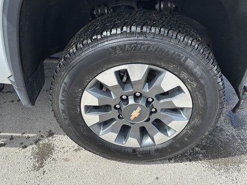 Used 2021 Chevrolet Silverado 2500 Custom w/ Custom Value Package image 13