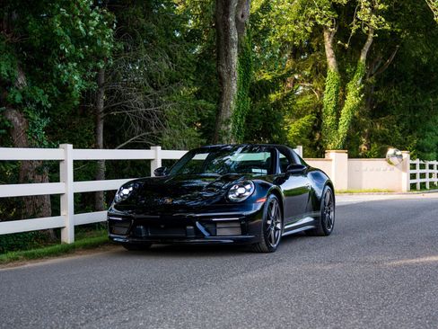 Used 2022 Porsche 911 50th Anniversary Edition AWD/4WD image 2