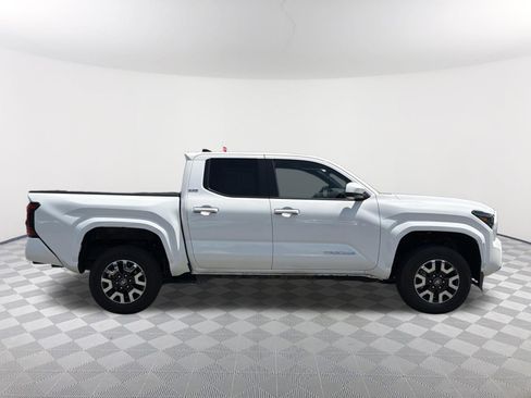 Certified 2024 Toyota Tacoma SR5 AWD/4WD image 17