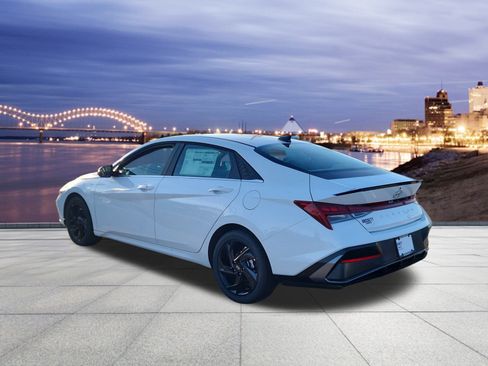 New 2026 Hyundai Elantra SEL Sport Premium image 3