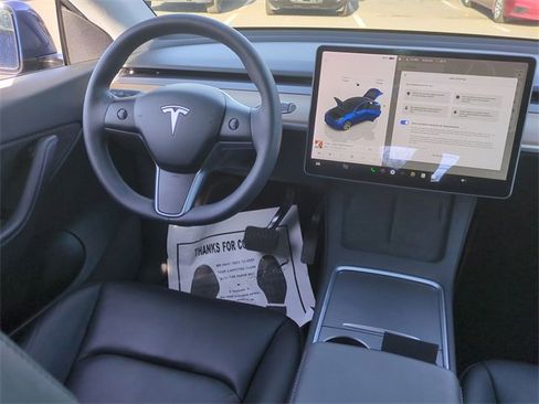 Used 2022 Tesla Model Y Long Range image 30