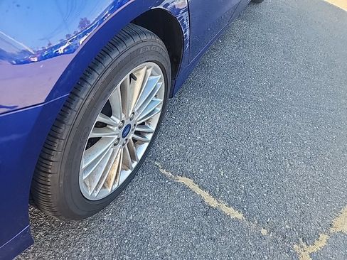 Used 2016 Ford Fusion SE w/ Equipment Group 202A FWD image 15