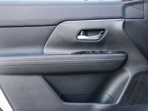 Used 2025 Nissan Kicks SR image 23