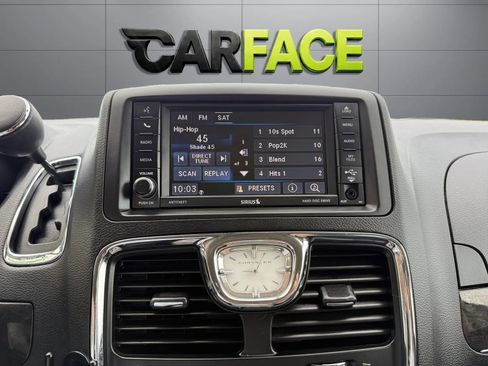 Used 2016 Chrysler Town & Country Touring-L w/ Driver Convenience Group FWD image 31