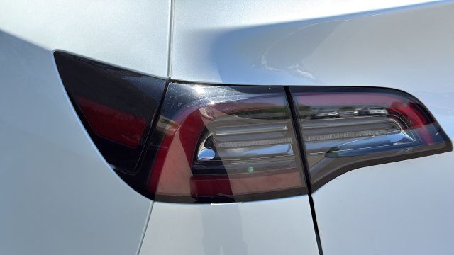 Used 2024 Tesla Model Y Long Range RWD image 32