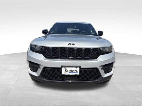 Used 2025 Jeep Grand Cherokee Altitude AWD/4WD image 29