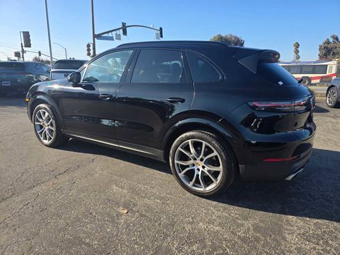 Used 2023 Porsche Cayenne Platinum Edition image 3