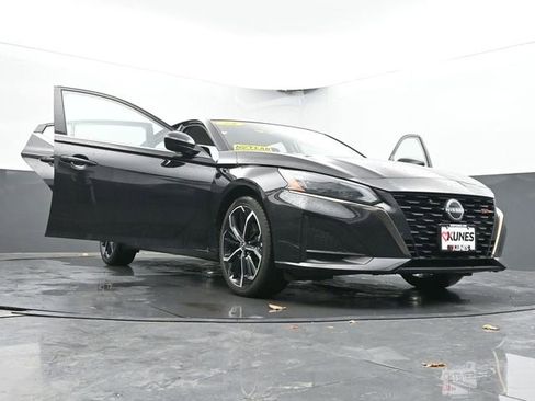 Used 2024 Nissan Altima 2.5 SR image 66
