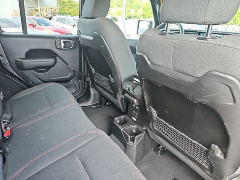 Used 2025 Jeep Wrangler Unlimited Rubicon AWD/4WD image 14