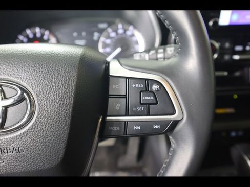 Used 2023 Toyota Highlander XSE FWD image 21