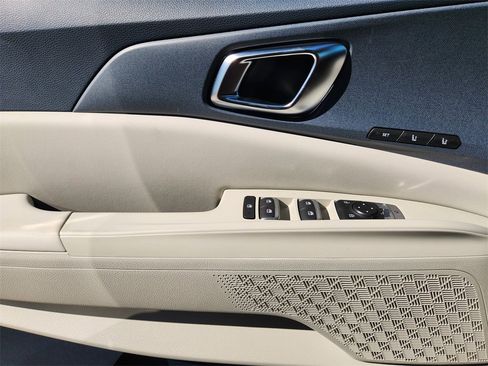 New 2026 Kia Carnival EX image 16