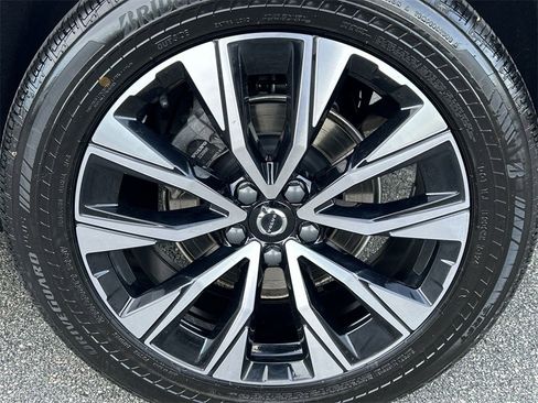 Certified 2023 Volvo XC60 B5 Plus w/ Climate Package image 11