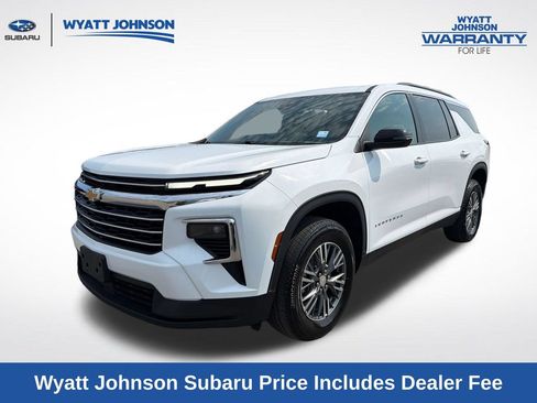 Used 2025 Chevrolet Traverse LT AWD/4WD image 1