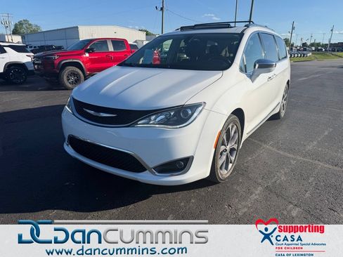 Used 2018 Chrysler Pacifica Limited w/ Tire & Wheel Group FWD image 1