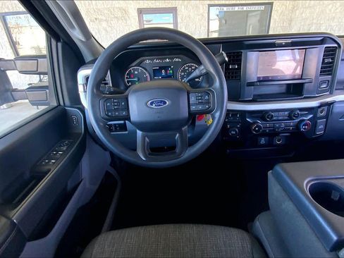 Used 2025 Ford F250 XLT image 5