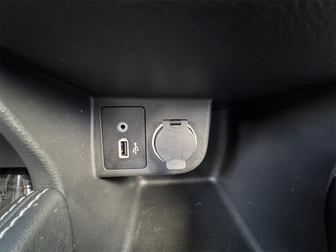 Used 2019 Nissan Kicks SR w/ SR Premium Package image 28