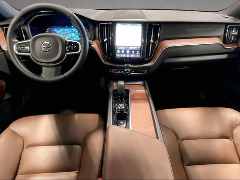 Used 2025 Volvo XC60 B5 Plus w/ Climate Package AWD/4WD image 8