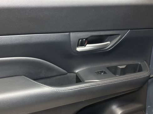Used 2025 Toyota Grand Highlander AWD image 31