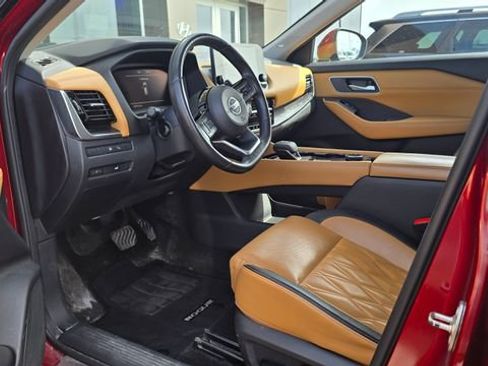 Used 2021 Nissan Rogue Platinum image 4