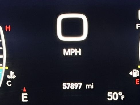 Used 2024 Chrysler Pacifica Touring-L image 16