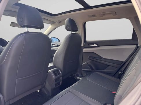 Used 2022 Volkswagen Taos SE w/ Panoramic Sunroof Package image 27