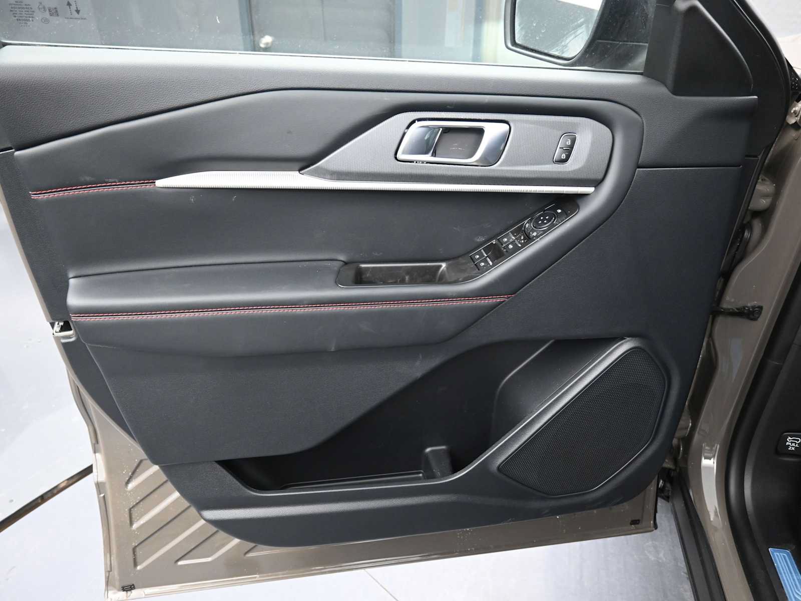 New 2026 Ford Explorer ST-Line w/ ST-Line Street Pack AWD/4WD image 25