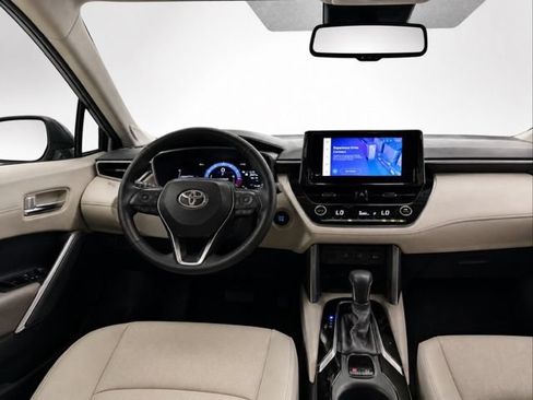 Used 2024 Toyota Corolla Cross XLE w/ Convenience Package AWD/4WD image 12