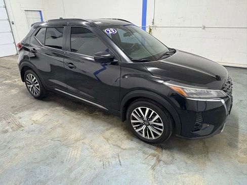Used 2023 Nissan Kicks SR w/ SR Premium Package image 2