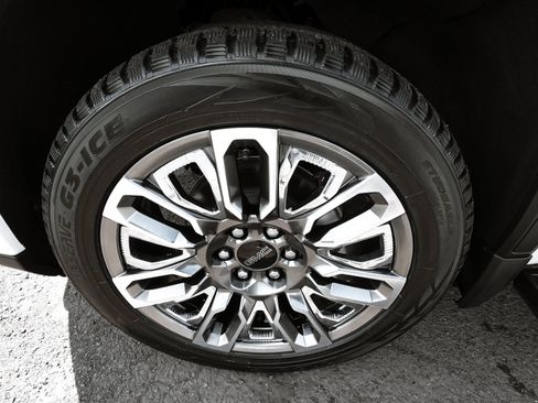 Used 2023 GMC Sierra 1500 Denali Ultimate AWD/4WD image 9