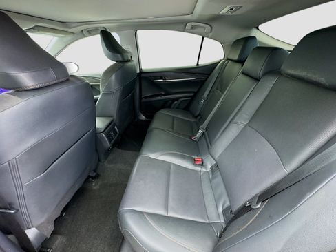 Used 2025 Toyota Camry XLE FWD image 16