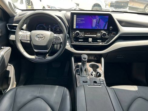 Used 2023 Toyota Highlander Platinum FWD image 21