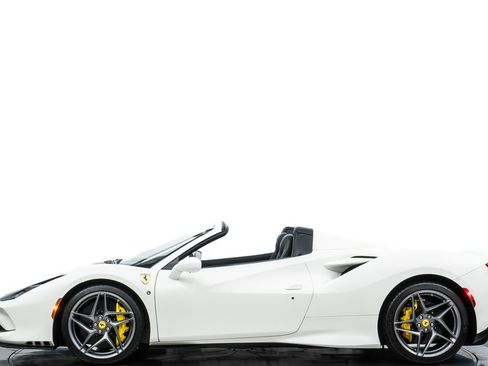 Used 2022 Ferrari F8 Tributo image 2