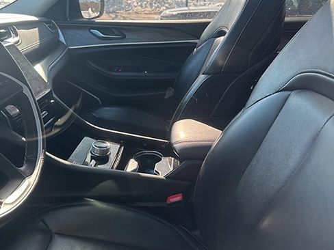 Used 2022 Jeep Grand Cherokee L Limited image 10