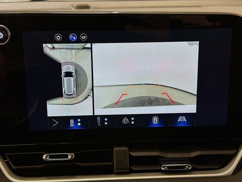 Used 2025 Chevrolet Equinox LT w/ Convenience Package II image 23