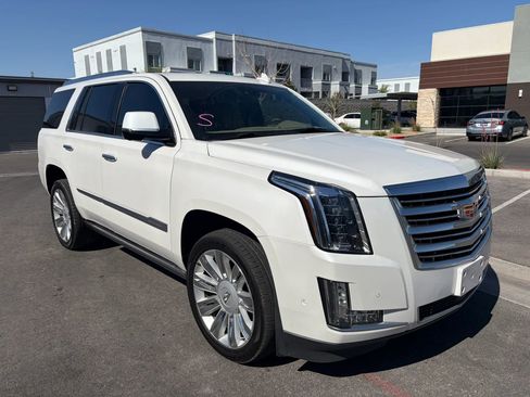 Used 2020 Cadillac Escalade Platinum image 2