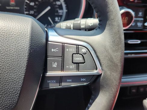 Used 2021 Toyota Highlander XSE AWD/4WD image 17