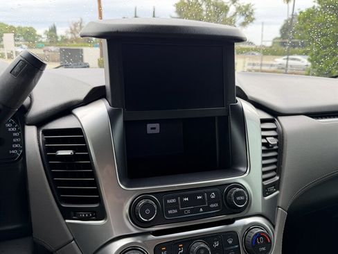 Used 2020 Chevrolet Suburban LT RWD image 24