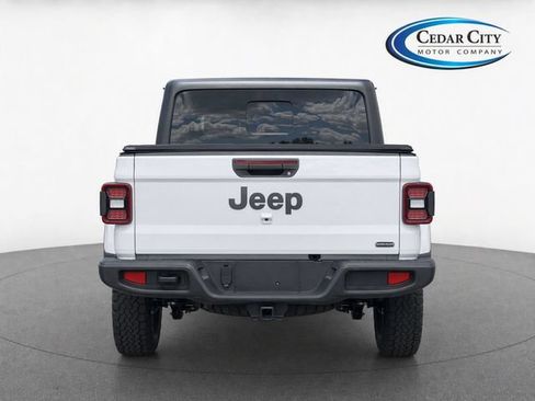 Used 2020 Jeep Gladiator Overland AWD/4WD image 7