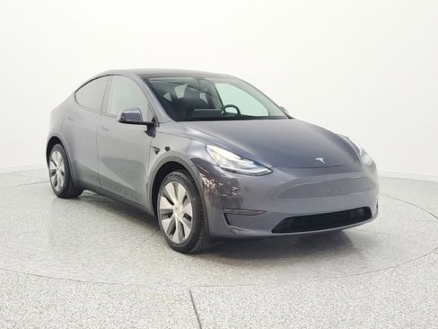 Used 2023 Tesla Model Y Long Range image 3