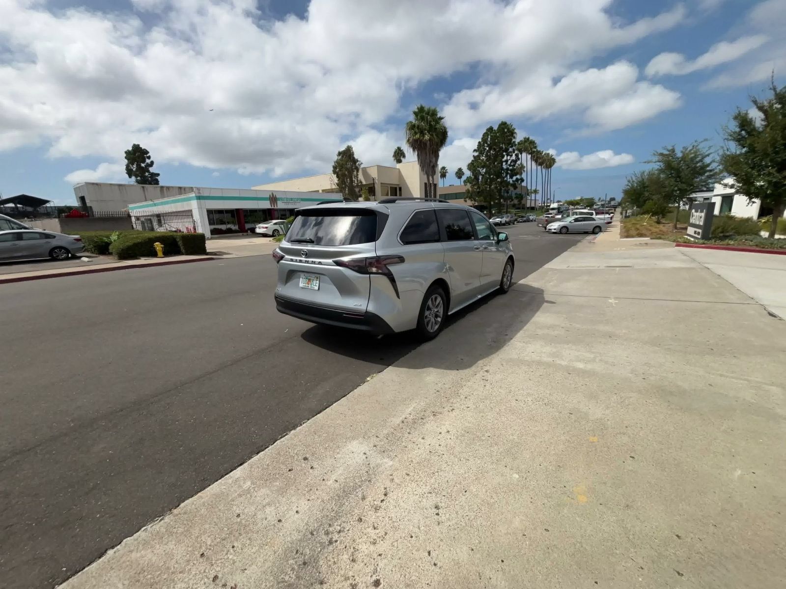 Used 2025 Toyota Sienna XLE FWD image 13