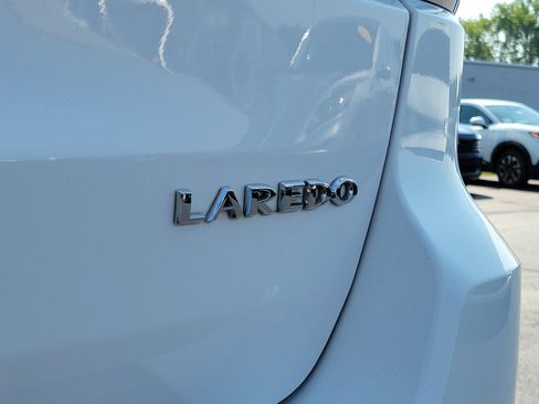 Used 2021 Jeep Grand Cherokee Laredo X image 7