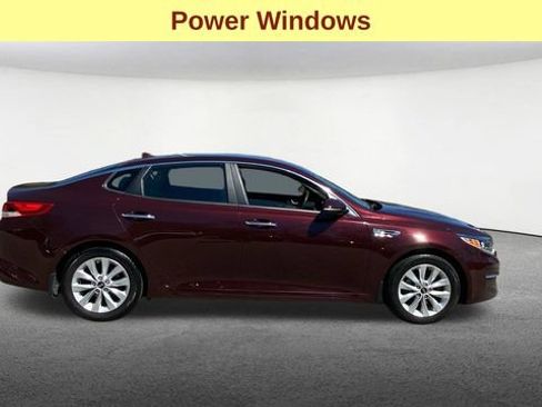 Used 2018 Kia Optima LX w/ 17" Alloy Wheels Package FWD image 10