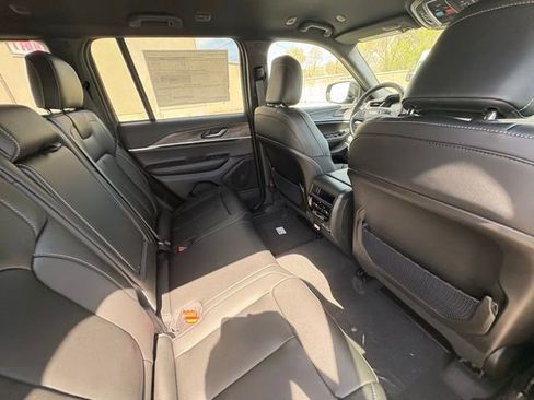 New 2025 Jeep Grand Cherokee Limited w/ Trailer Tow Package image 33