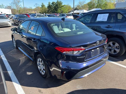 Used 2020 Toyota Corolla LE image 3