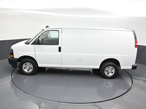 Used 2022 Chevrolet Express 2500 w/ Driver Convenience Package RWD image 17
