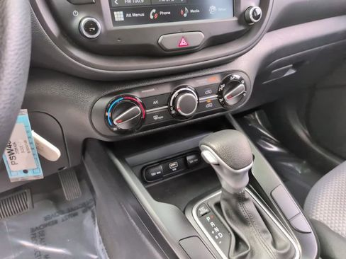 Used 2025 Kia Soul LX FWD image 27