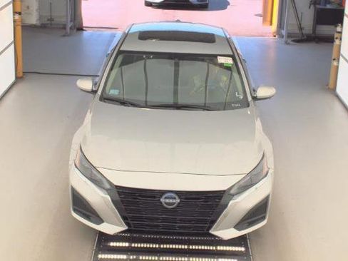 Used 2023 Nissan Altima 2.5 SL FWD image 4