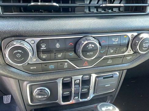 Used 2024 Jeep Wrangler Unlimited w/ Convenience Group image 19