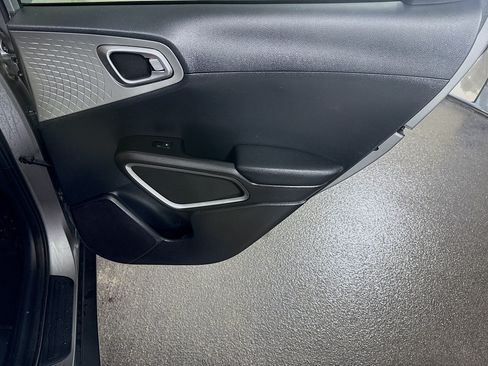 Used 2023 Kia Soul LX w/ Option Group 015 FWD image 27