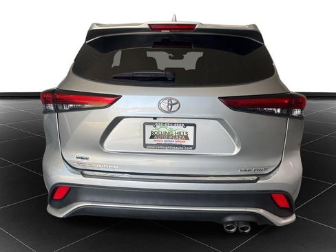 Used 2023 Toyota Highlander XSE AWD/4WD image 4